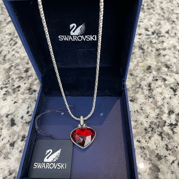 VINTAGE OCEANIC RED HEART NECKLACE BY SWAROVSKI - Picture 7 of 7